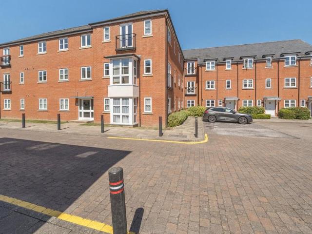 Flat for sale in Hampshire