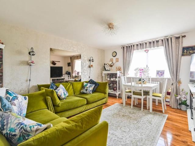 Flat for sale in Beckton, Greater London