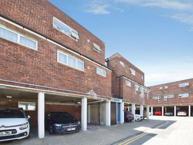 Flat for sale in Lower Edmonton, Edmonton