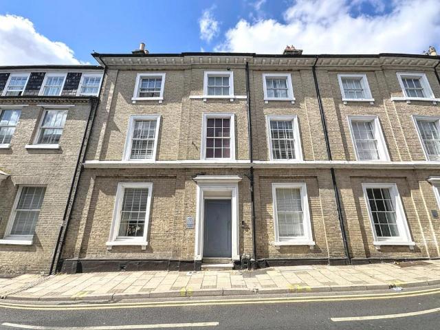 Flat for sale in Key Street, Suffolk
