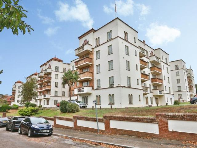 Flat for sale in Boscombe, Bournemouth