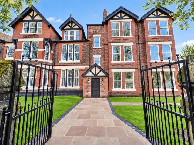 Flat for sale in Dingle, Liverpool