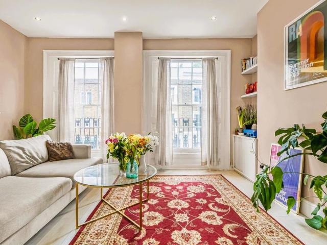 Flat for sale in Kentish Town, Greater London