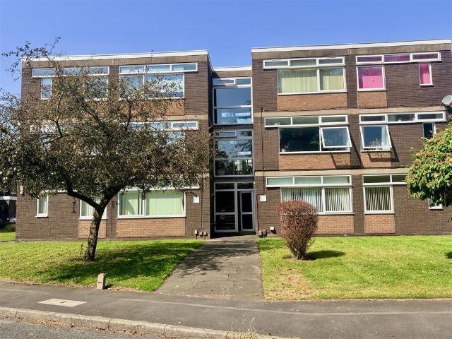 Flat for sale in Goldthorn Hill, West Midlands