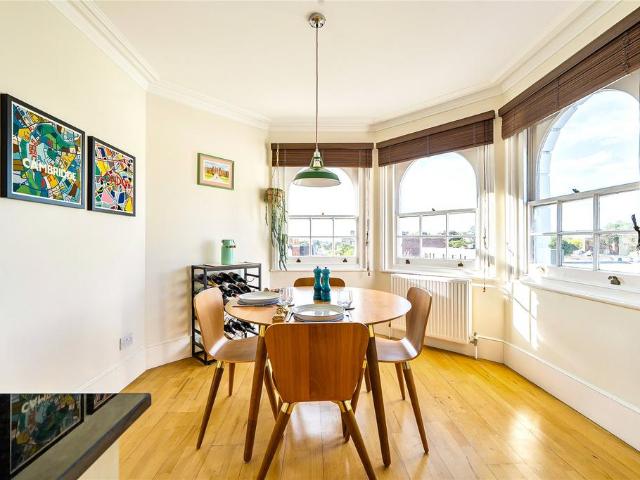 Flat for sale in Seething Wells, Greater London