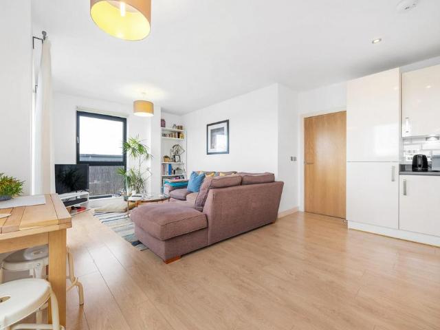 Flat for sale in Brixton, Greater London