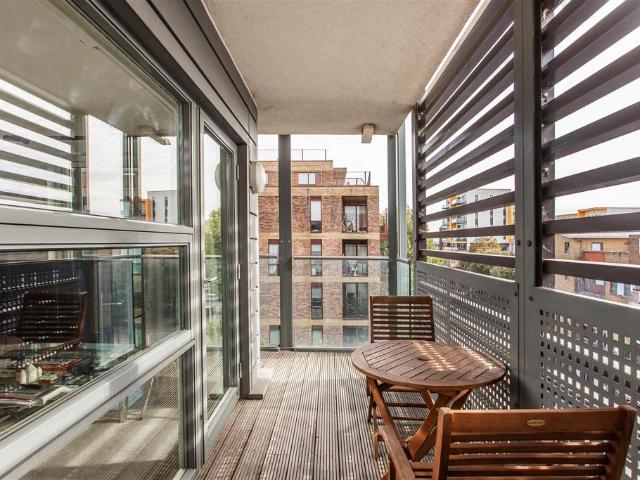 Flat for sale in Bromley-by-Bow, Limehouse