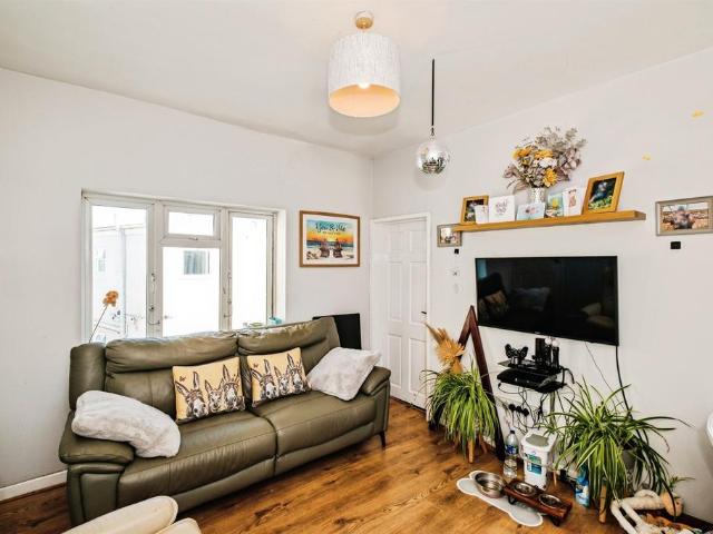 Flat for sale in Fishersgate, West Sussex