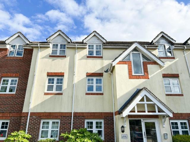 Flat for sale in Chichester, Littlecote