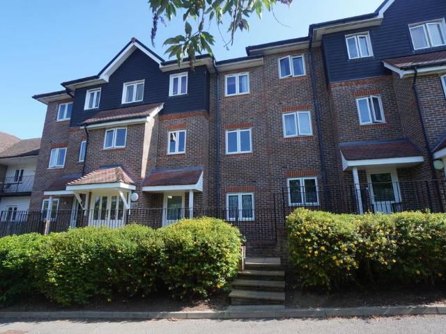 Flat for sale in Loudwater, Buckinghamshire
