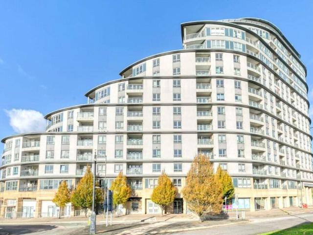 Flat for sale in Horsell, Woking