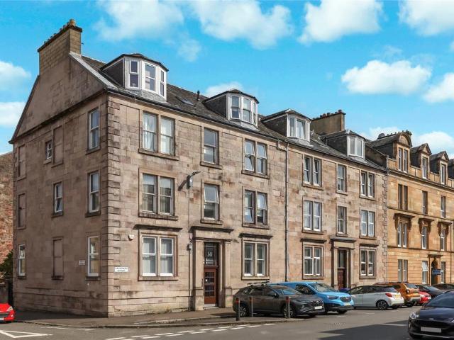 Flat for sale in Greenock, Scotland