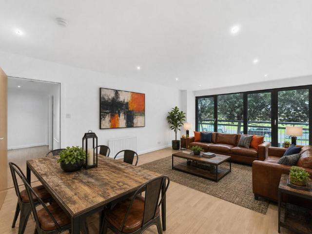 Flat for sale in Newhaven, Leith