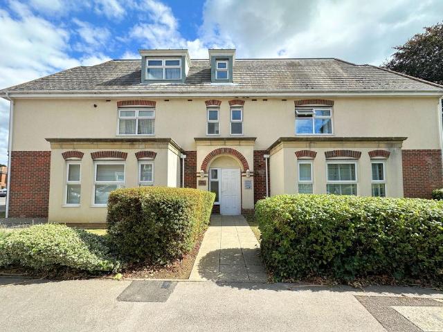 Flat for sale in Downend, Fareham