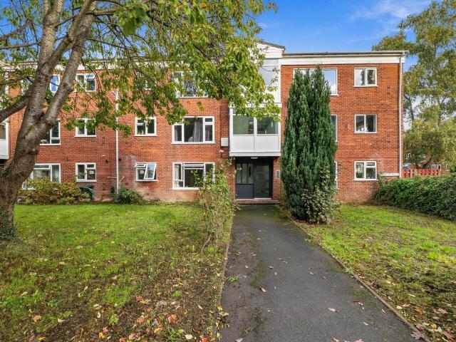Flat for sale in Woodloes Park, Warwick