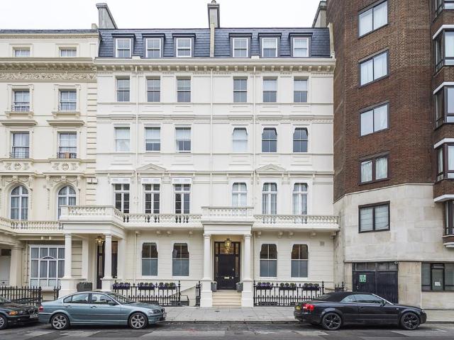 Flat for sale in Bayswater, Greater London