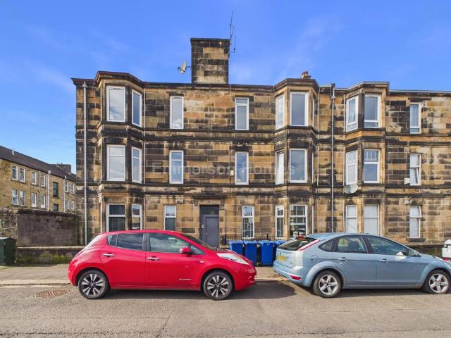 Flat for sale in Whitehaugh, Glenburn