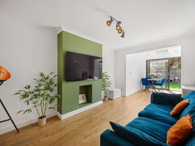 Flat for sale in East Greenwich, Greater London