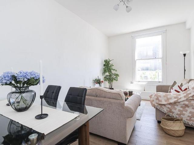 Flat for sale in South Hackney, Greater London