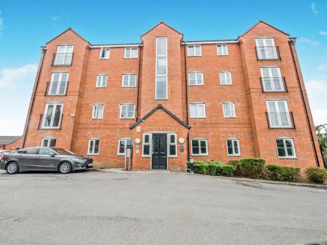 Flat for sale in West Yorkshire