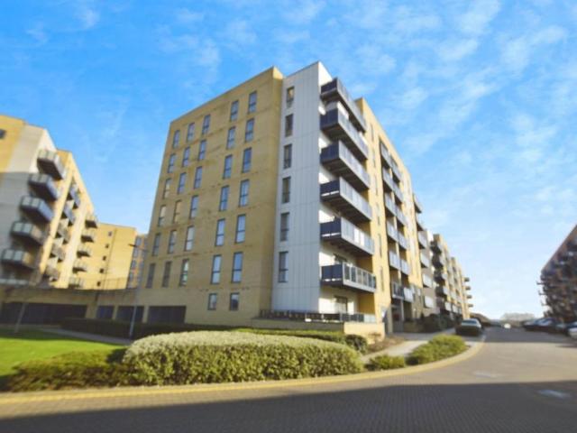 Flat for sale in Barking Riverside, Greater London