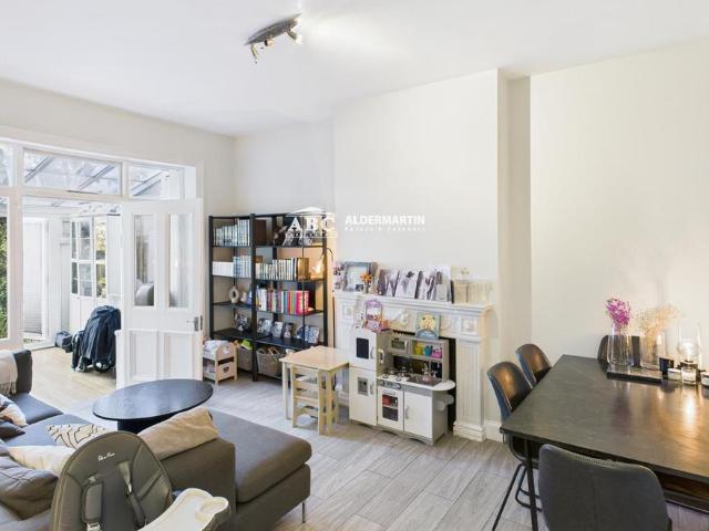 Flat for sale in Hendon, Greater London
