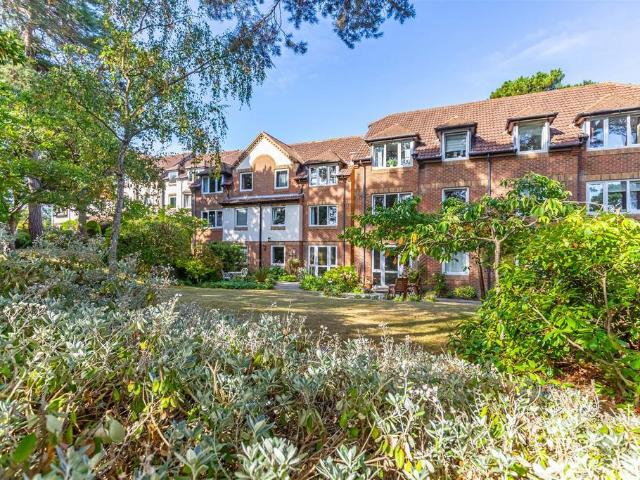 Flat for sale in Queens Park, Bournemouth
