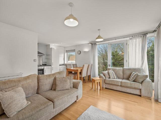 Flat for sale in Islington, Greater London