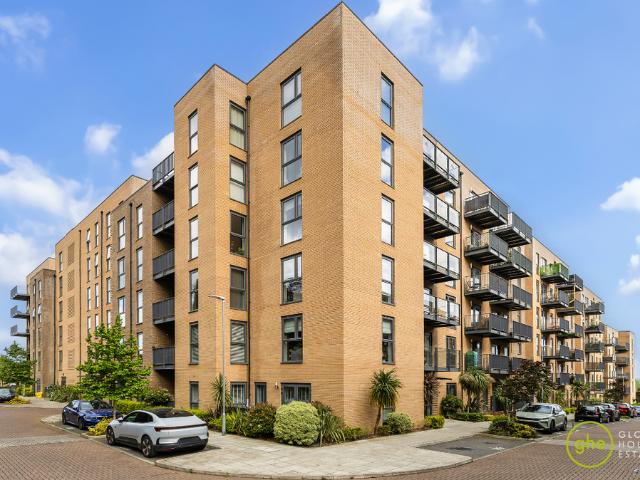 Flat for sale in Crystal Palace, Greater London