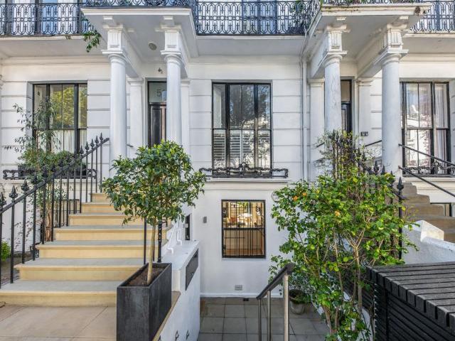 Flat for sale in Kensal Town, Bayswater