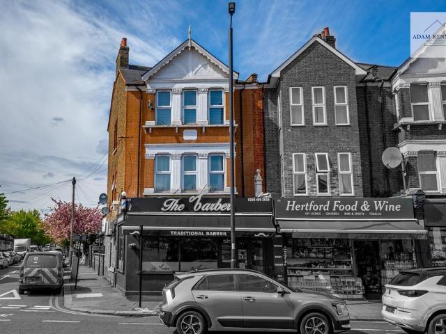 Flat for sale in Ponders End, Greater London