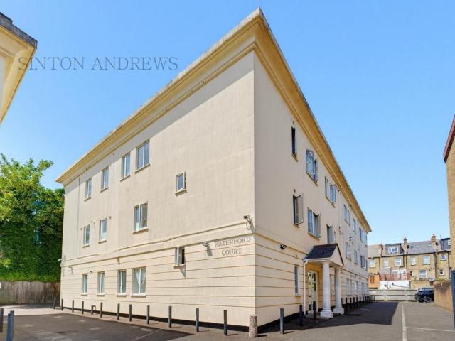 Flat for sale in London Borough of Ealing, Hanwell