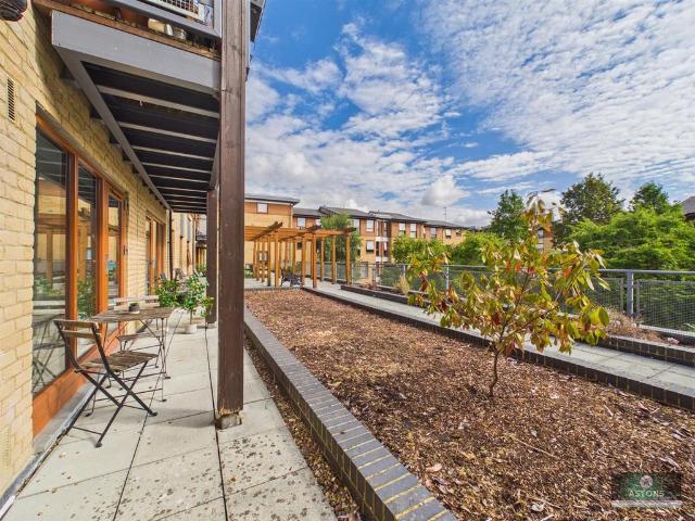 Flat for sale in Three Bridges, Glynde