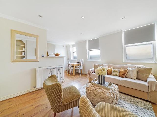Flat for sale in Royal Borough of Kensington and Chelsea, Greater London