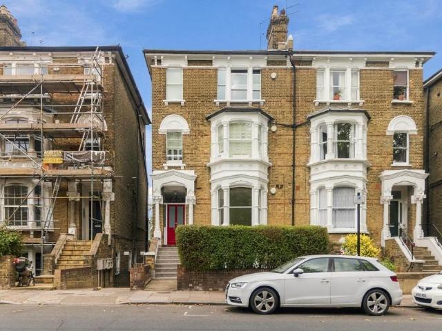Flat for sale in Lower Holloway, Greater London