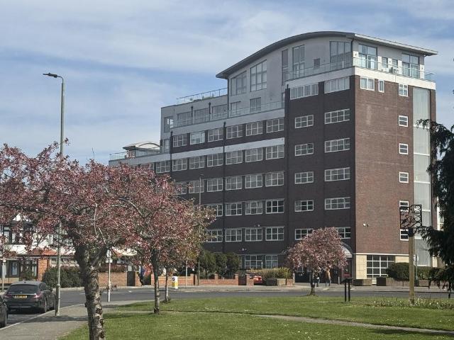 Flat for sale in Elmers End, Greater London