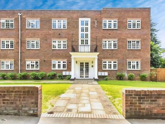 Flat for sale in Eastcote Village, Greater London