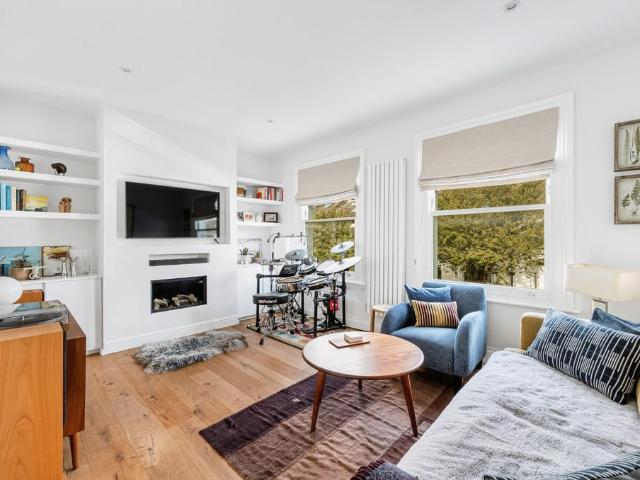 Flat for sale in West Kensington, Greater London