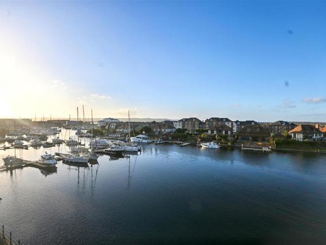 Flat for sale in Crumbles, Eastbourne