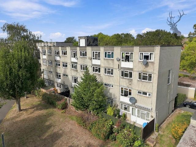Flat for sale in Loughton, Epping Forest