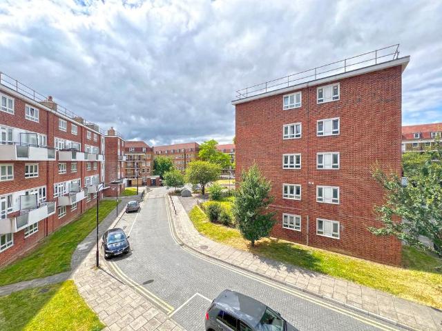 Flat for sale in Fulham, Walham Green