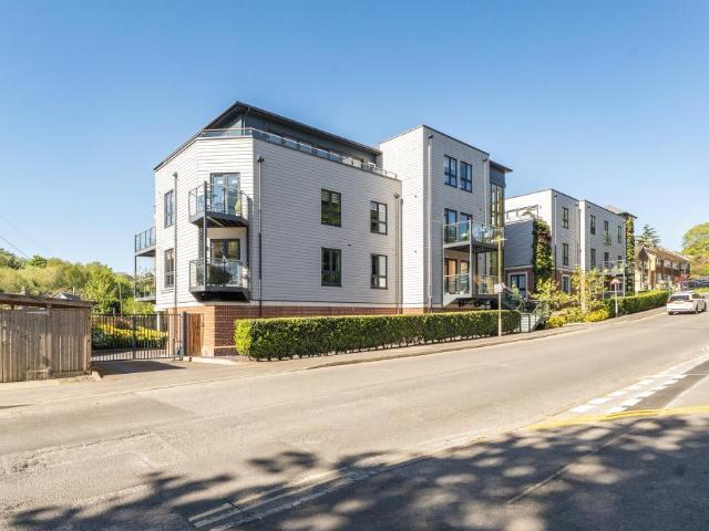 Flat for sale in Henley-on-Thames, Berrick Salome