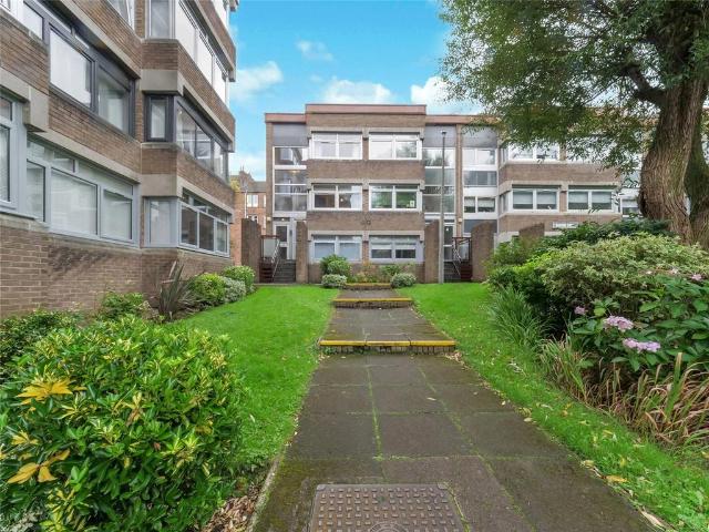 Flat for sale in Shawmoss, Glasgow