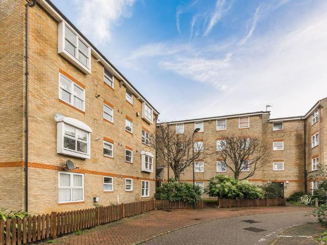 Flat for sale in Kentish Town, Greater London