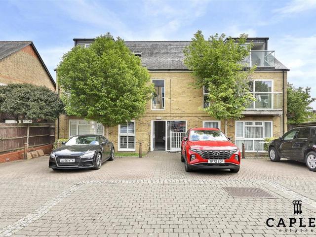 Flat for sale in Epping, Essex