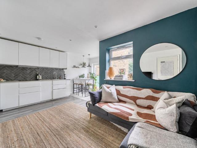 Flat for sale in East Dulwich, Greater London