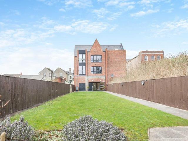 Flat for sale in Monmouth, Wales