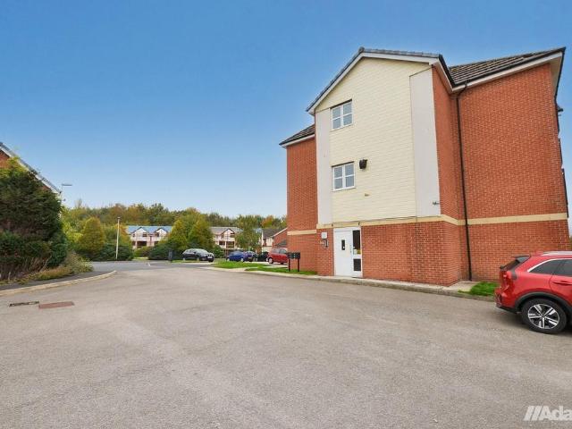Flat for sale in Runcorn, Cheshire