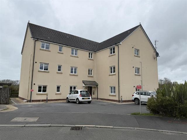 Flat for sale in Llangyndeyrn, Carway