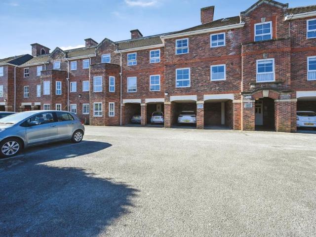 Flat for sale in Wargrave, Newton-le-willows